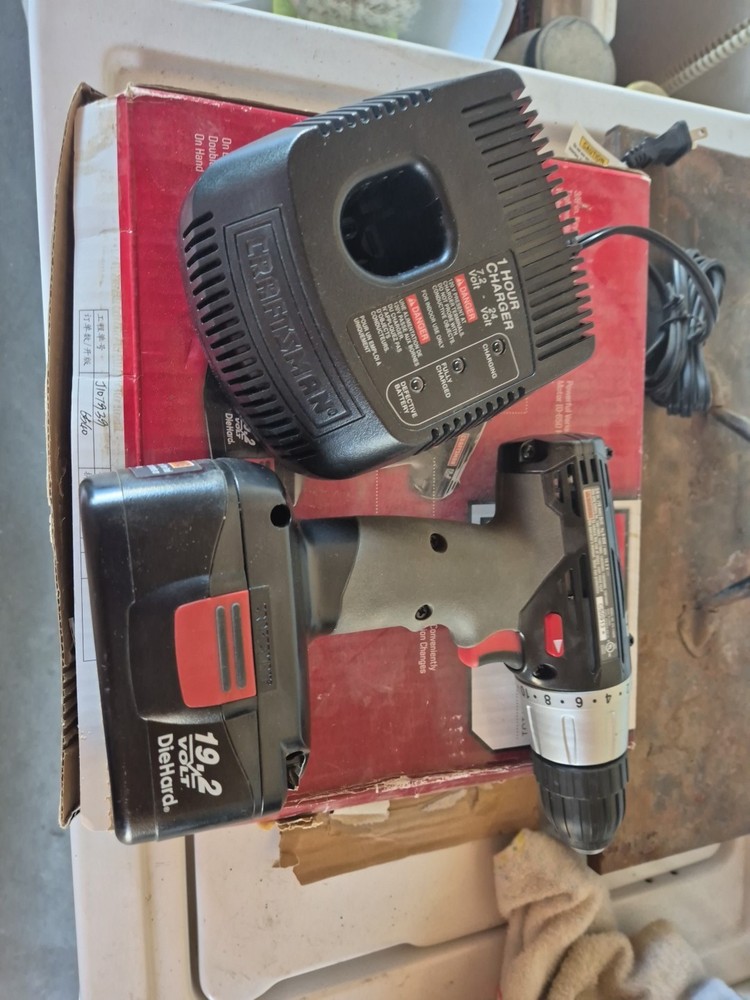 Craftsman 3/8 in 19.2 Volt Cordless Drill-Driver Variable Excellent Condition