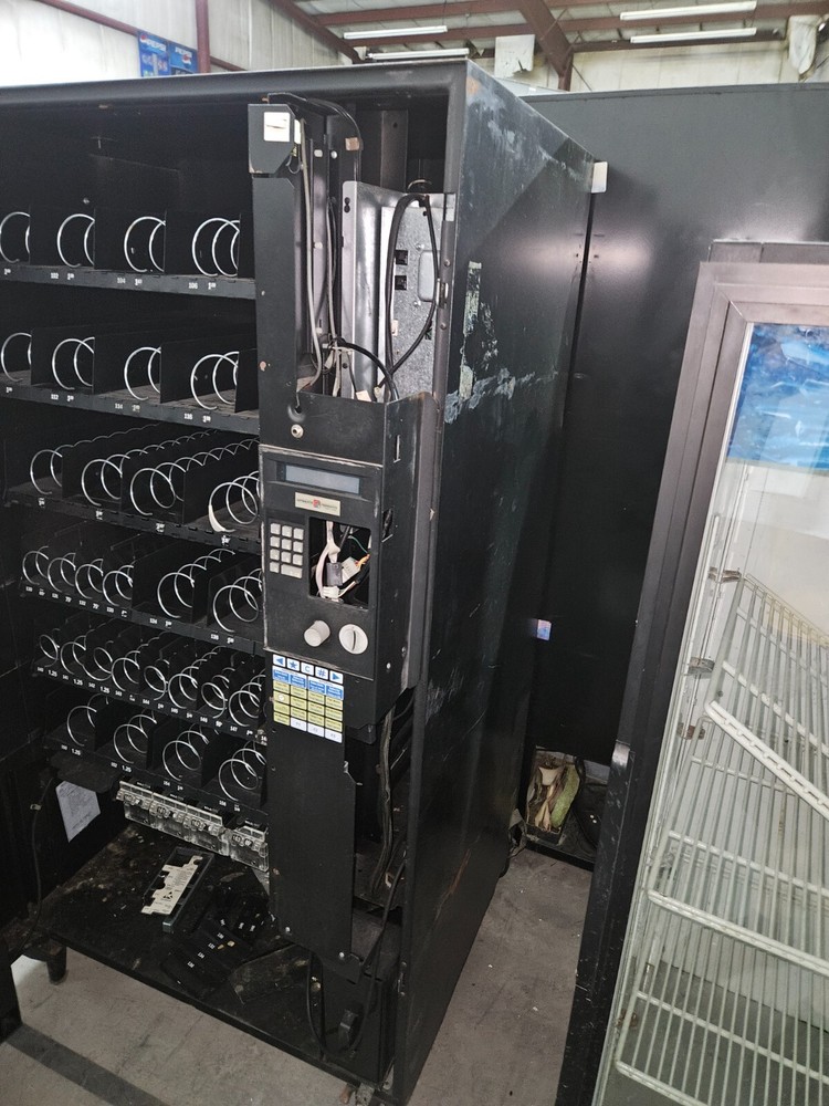 Automatic Products Model 933 Snack Vending Machine - MDB