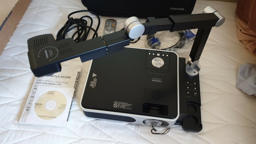 Toshiba TLP-XC2000 Projector with camera OHP
