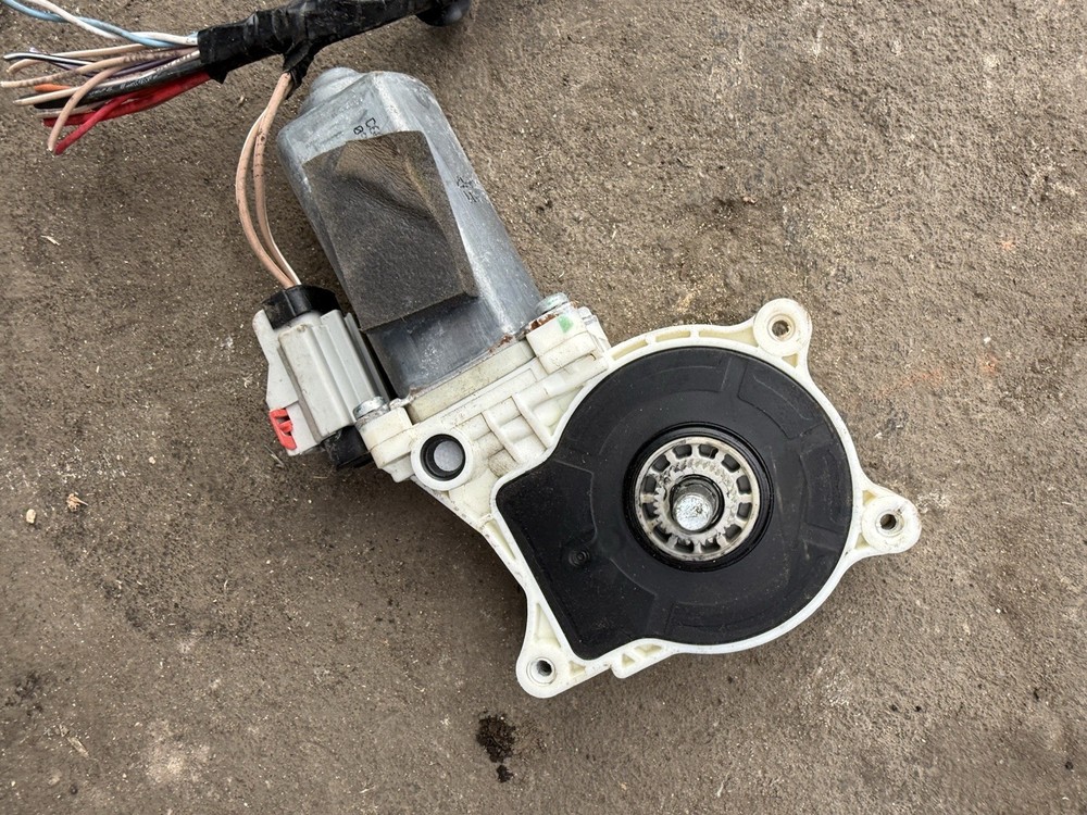 2018-2024 FREIGHTLINER CASCADIA FRONT LEFT DRIVER SIDE WINDOW MOTOR OEM