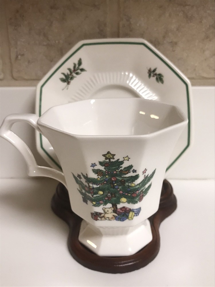 Nikko Christmastime Octagonal Cups and Saucers