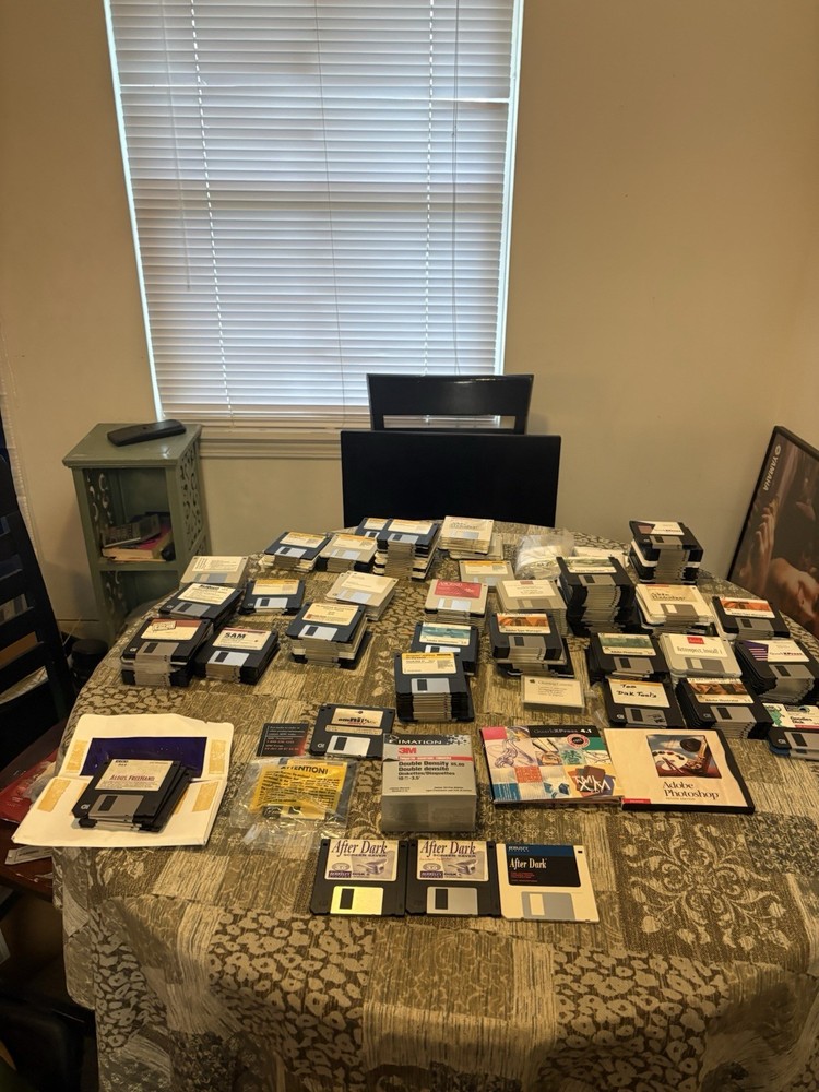 Apple HUGE  Disk Lot () Mixed Software UNTESTED