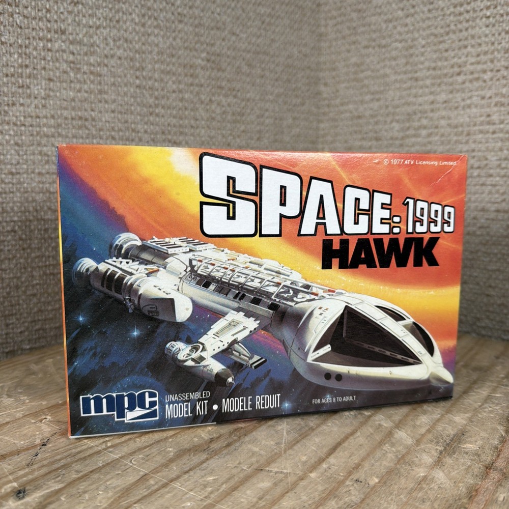 MPC Space: 1999 Hawk 10" Model Kit 1-1904