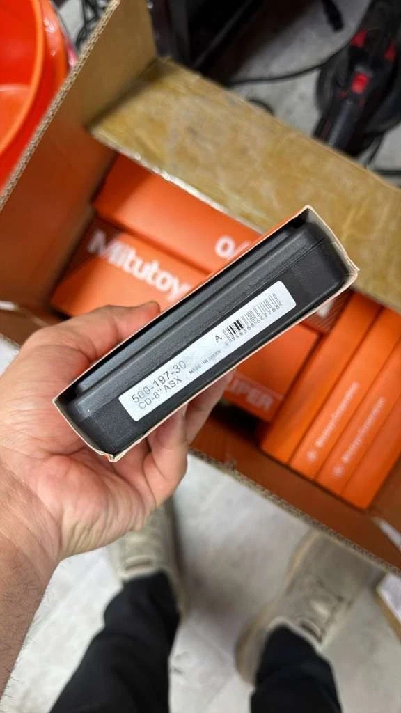 Mitutoyo 500-197-20/30 200mm/8" Absolute Digital Digimatic Vernier Caliper