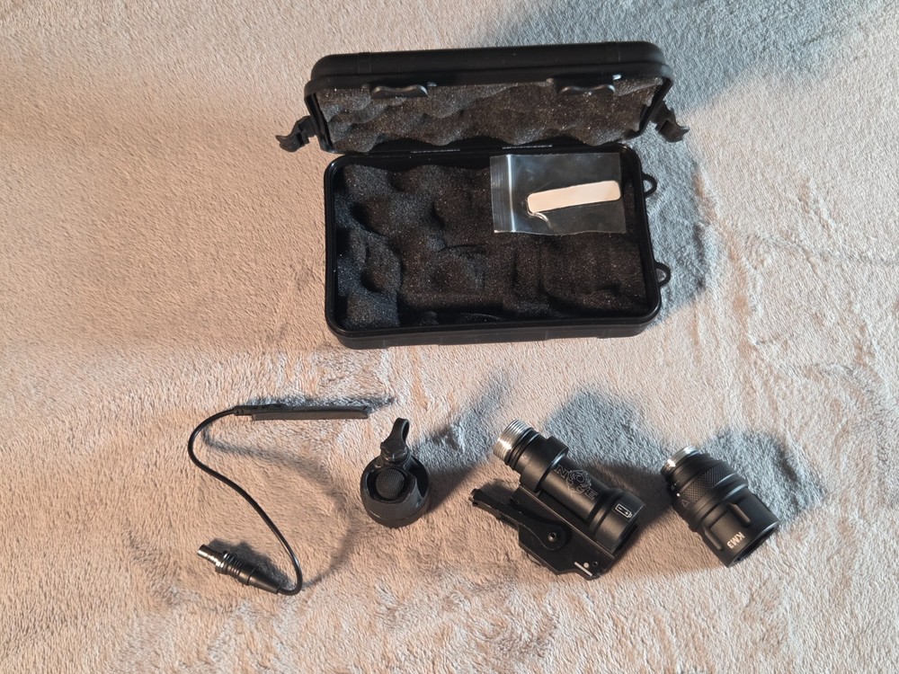 Night Evolution M952V Tactical Light Airsoft (Black) READ DESCRIPTION