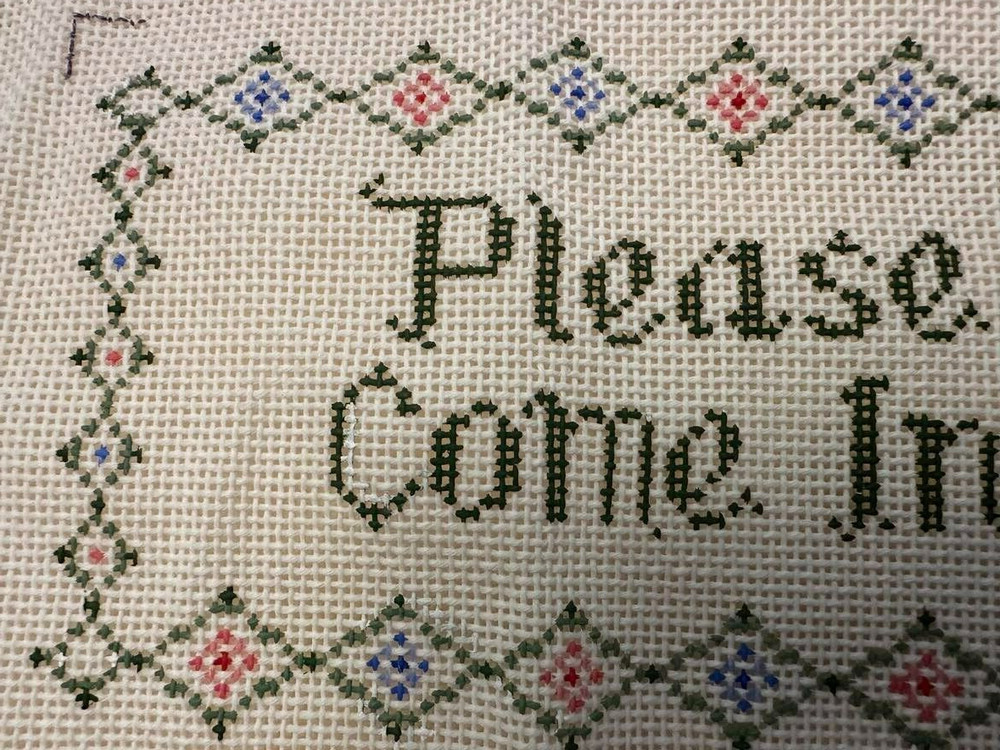 Winnetka Stitchery Needlepoint Canvas PLEASE COME IN 5 x 8" ~ 16 mesh Interlock