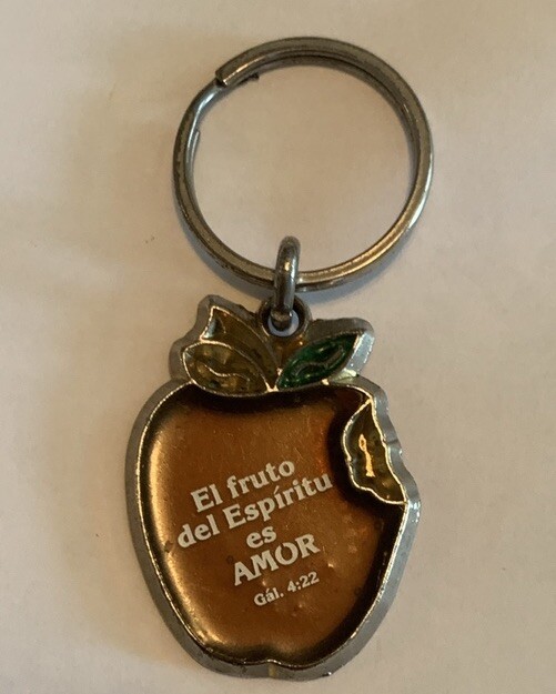 Apple Keychain  El Fruto Del Espiritu Es Amor