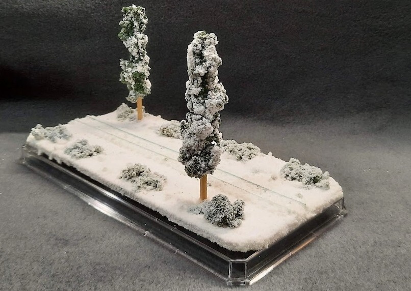 HOn3 SCALE 9" SINGLE TRACK DISPLAY CASE - WINTER SCENE- FOR ANY HOn3 TRAIN