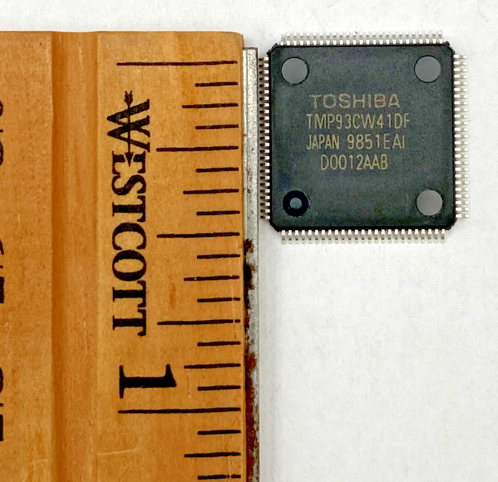 (9) TOSHIBA TMP93CW41DF JAPAN MICROCONTROLLER NEW