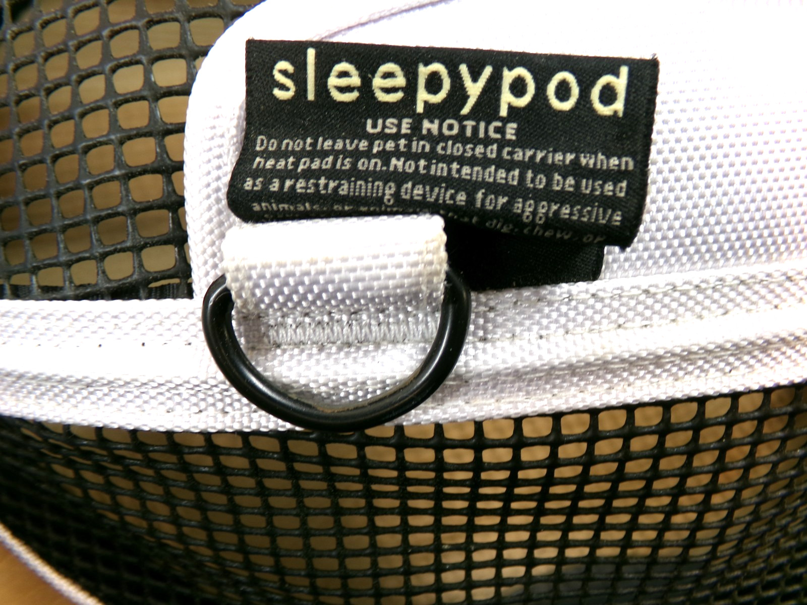 Sleepy Pod Mobile Pet Carrier Bed White Shoulder Strap Pets Up to 15 lb READ