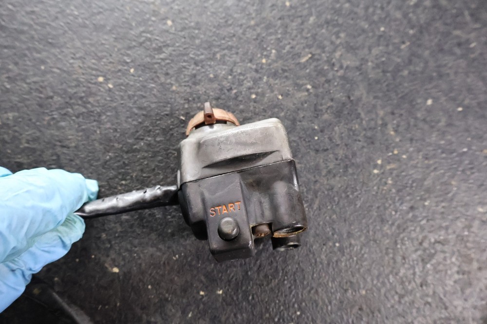 HONDA 1977 GL1000 GOLDWING RIGHT SIDE HANDLEBAR STARTER STOP KILL SWITCH