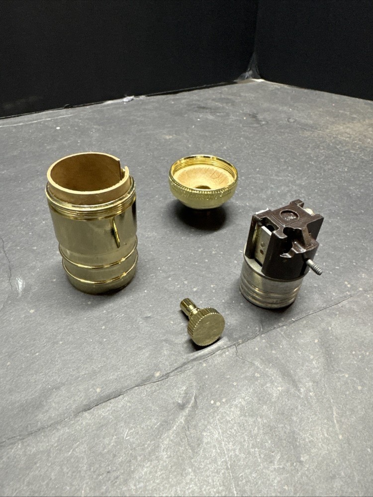 4 PIECE TURN BRASS LAMP SOCKET WITH LEVITON 3 WAY INTERIOR WITH 1/8 IPS THREAD