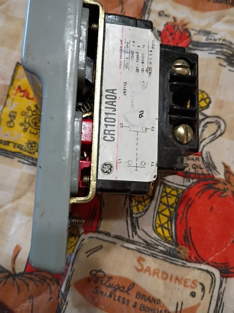 CR101JA0A GE Miscellaneous SWITCH, START/STOP, PANEL MOUNT