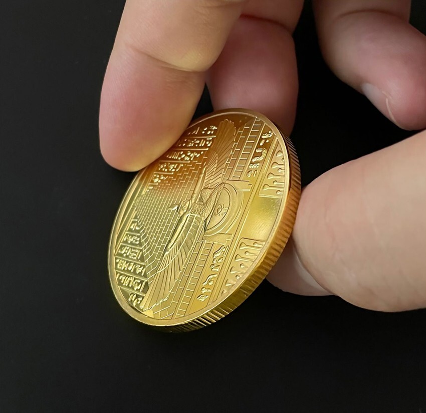 Craftsmanship: The coin features exquisite micro-relief detailing and a mirror-