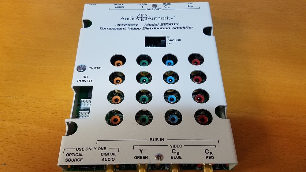 Audio Authority component video distribution Amp. model 985DTV