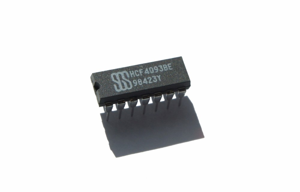 HCF4093BE Integrated Circuit IC DIP