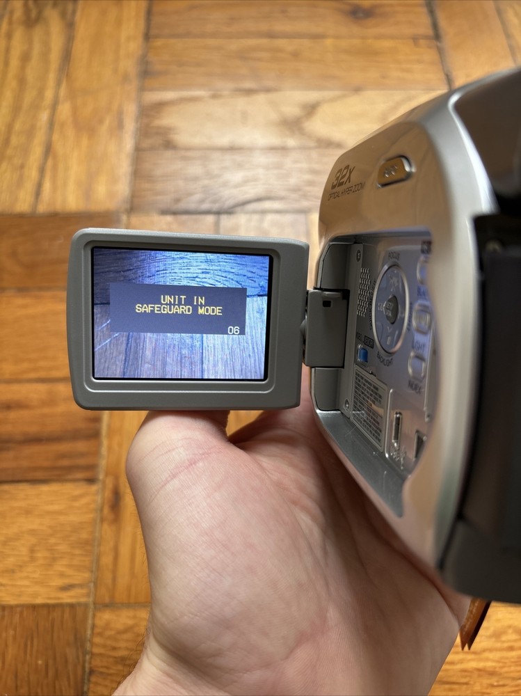 JVC Camera GR-D375U W Accessories READ DESCRIPTION