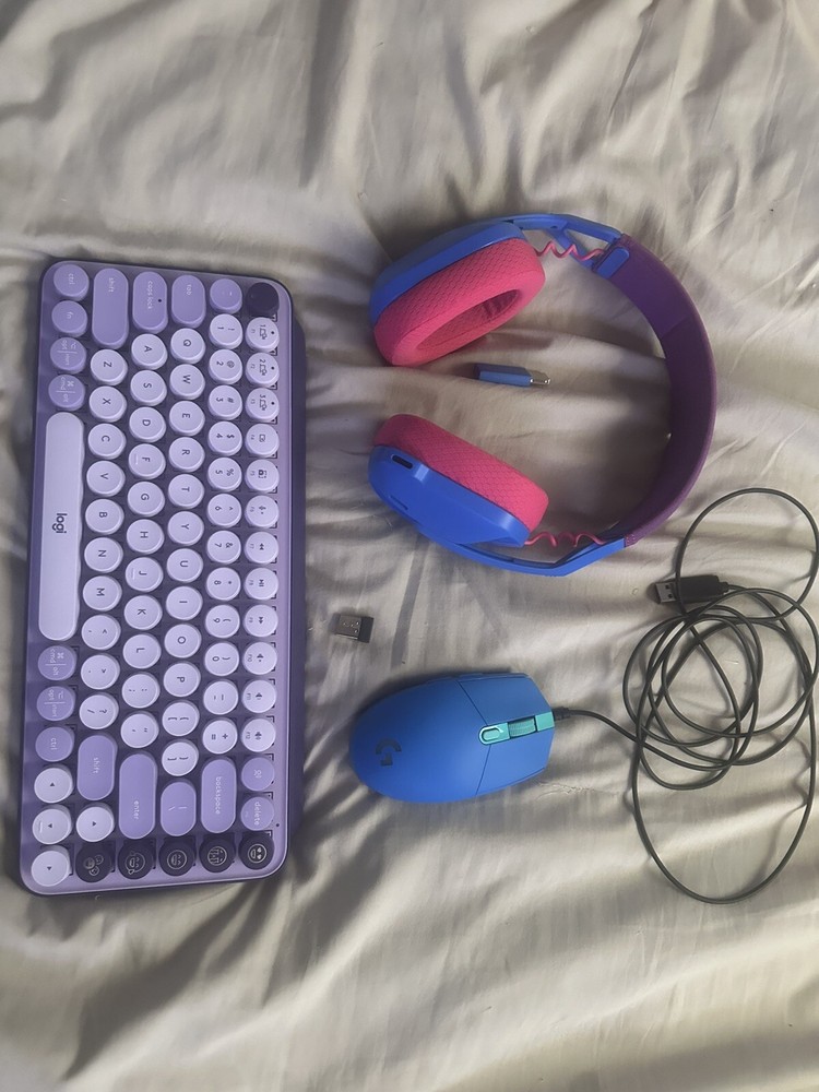Logitech Bundle (keyboard,mouse,headset)