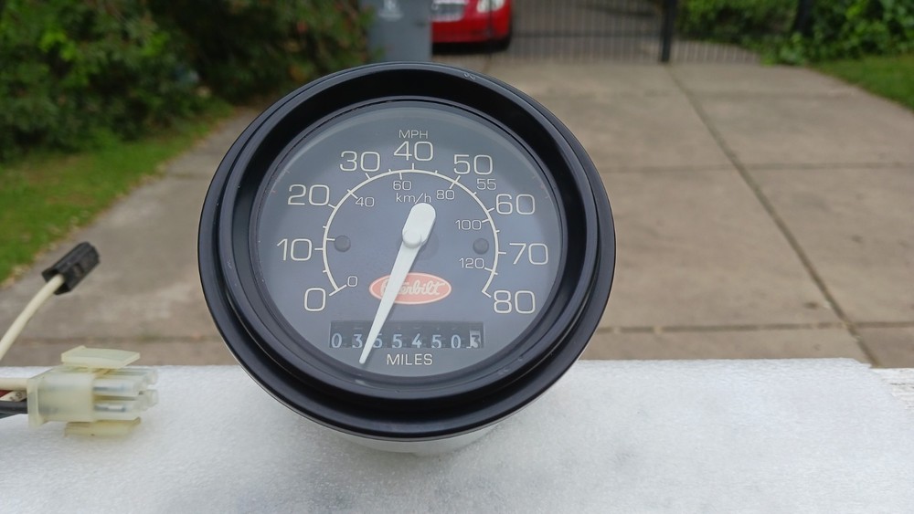 Peterbilt 379 Electronic Speedometer, 355k miles