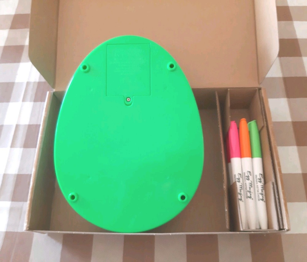 EUC Eggmazing Egg Decorating Kit Easter Egg Spinner and 8 Safe Non-Toxic Markers
