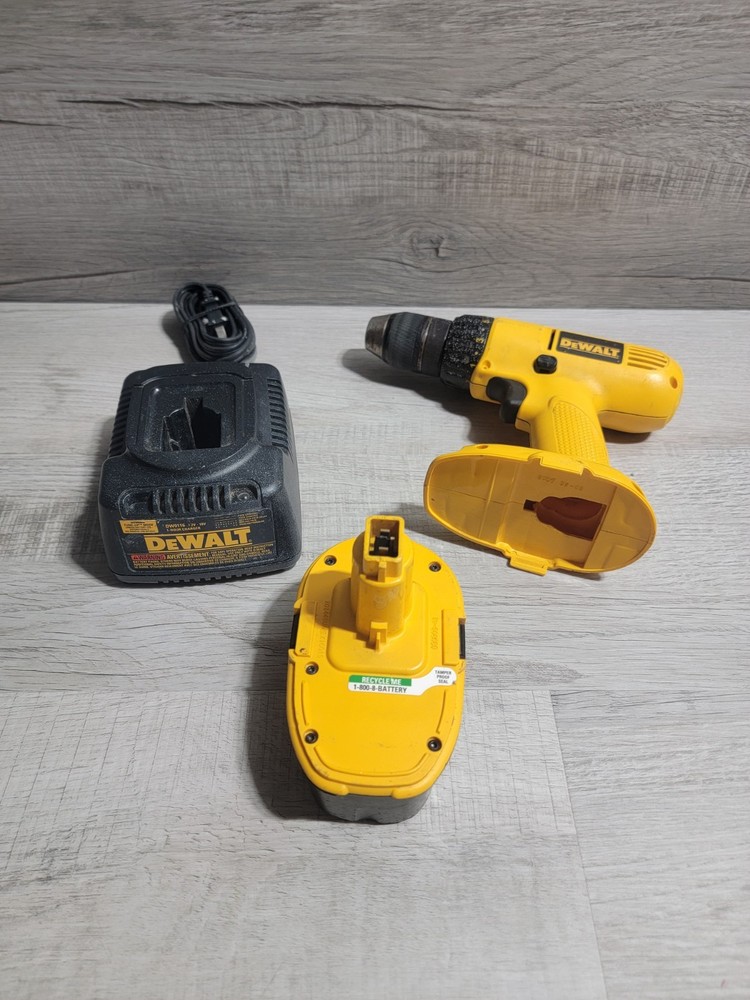 DeWalt DW959 Cordless Drill Charger And Battery