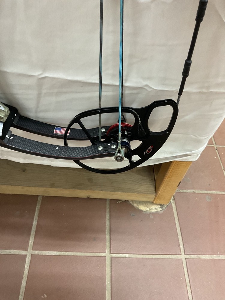 Bowtech Insanity CPXL RH Mossy Oak 60LB