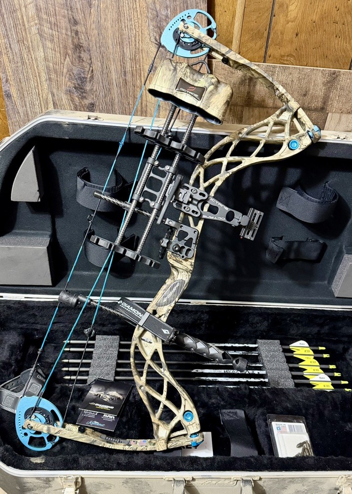 Diamond Carbon Knockout RH 50# Compound Bow R.A.K. Pkg and extras!