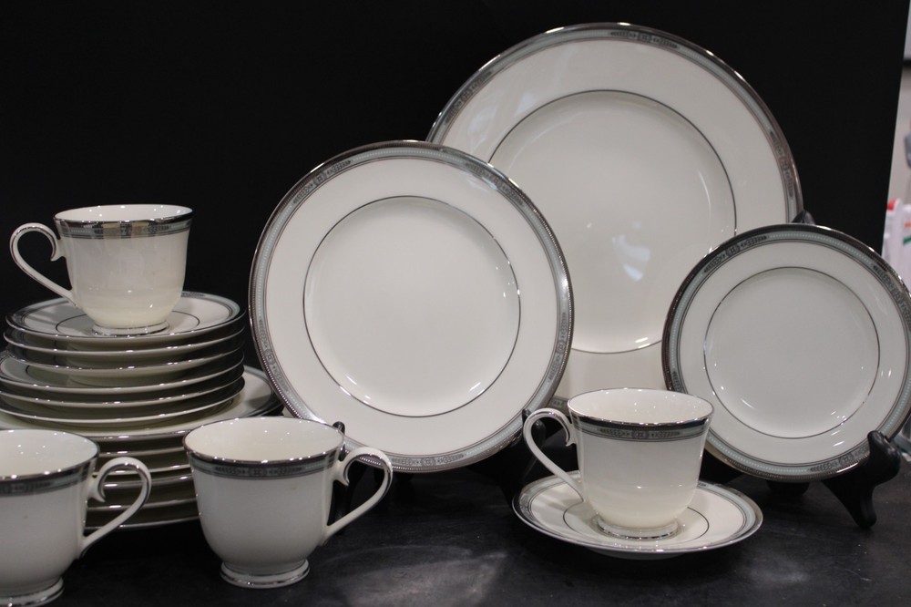 Noritake Fullerton 4 - 5 Pieces Setting 20 Pieces