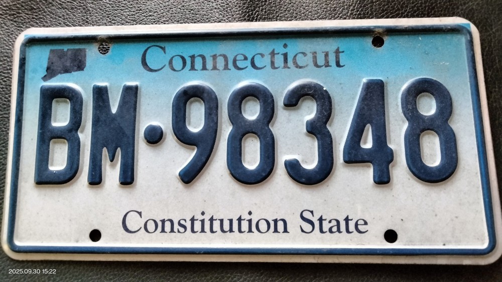 Connecticut License plate BM.98348 - Constitution State