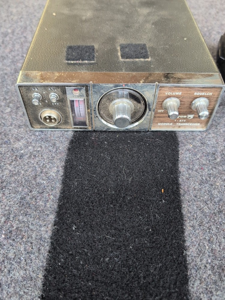 Royco Model 1-673 CB Radio Untested .