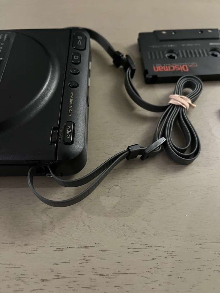 Sony D-T2 Discman FM/AM CD Compact Player