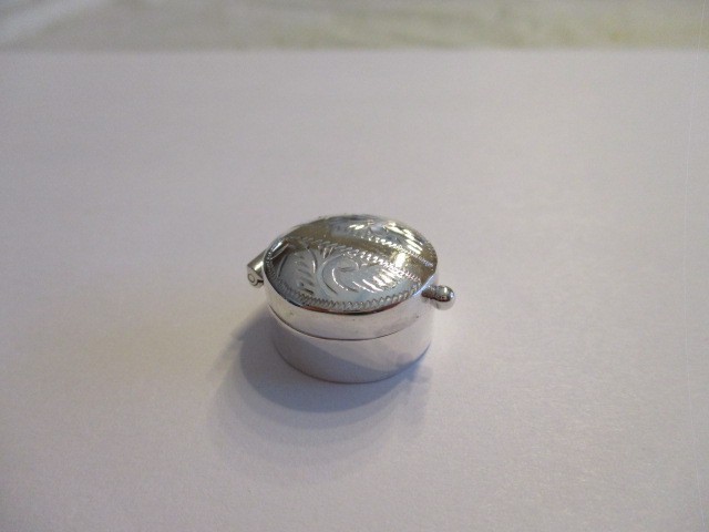 Sterling silver pill box round Small engraved on top gorgeous style 1/2 inch 925