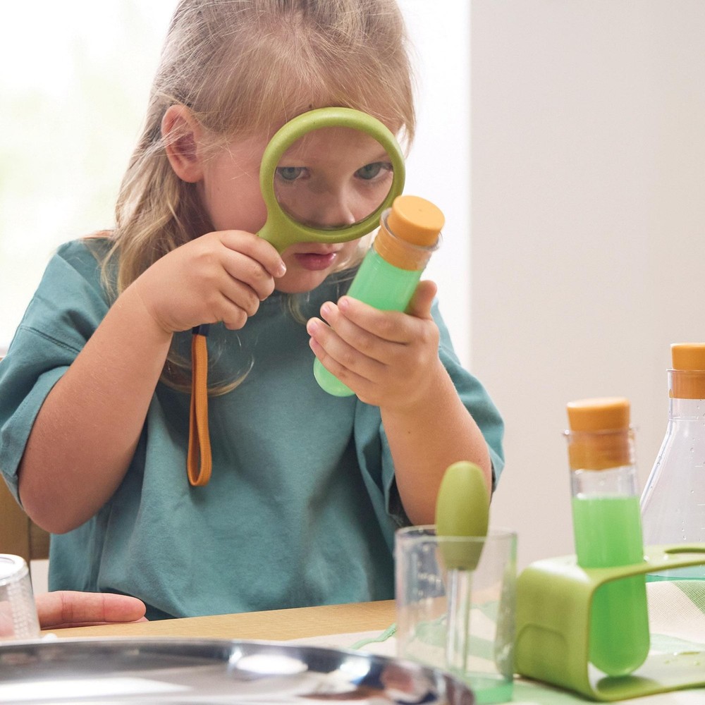 Kaplan Early Learning Little Lab Explorers Science Kit