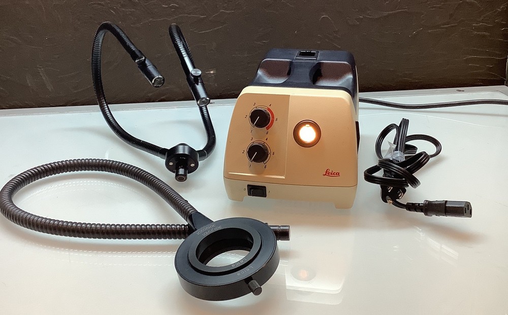 Leica CLS 150 Microscope Light Source W/Dual Head And Light Ring