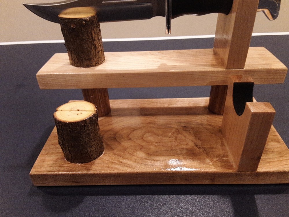 DOUBLE KNIFE DISPLAY STAND . SOLID MAPLE