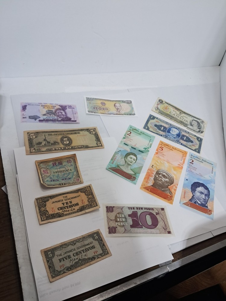 12 Various Foreign Banknotes (s)
