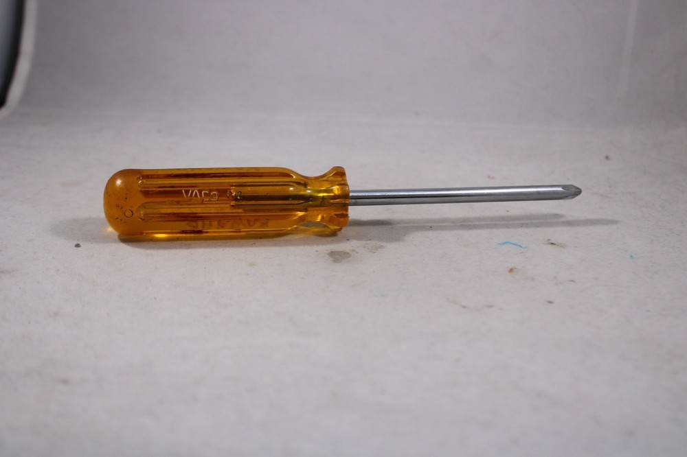 Vaco P-2 Phillips Screwdriver USA Amber Handle