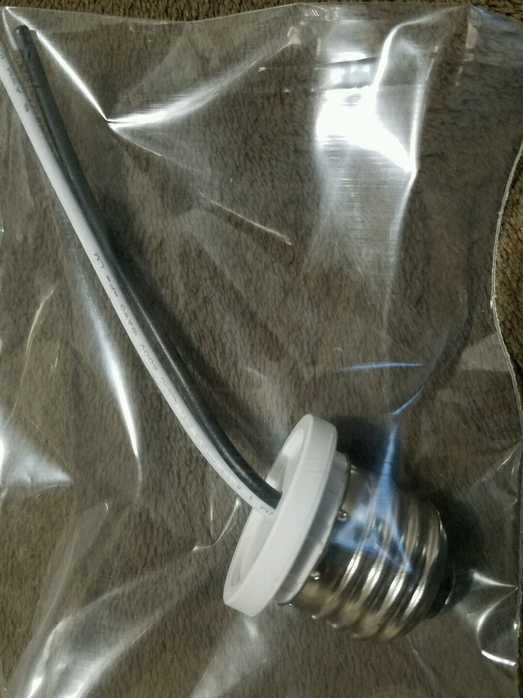 PigTail Type Medium Male Plug  2 Leads 18 AWG light socket