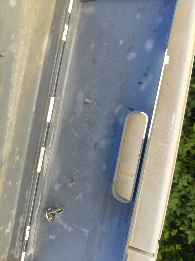 Om EEC Emergency Car Triangle