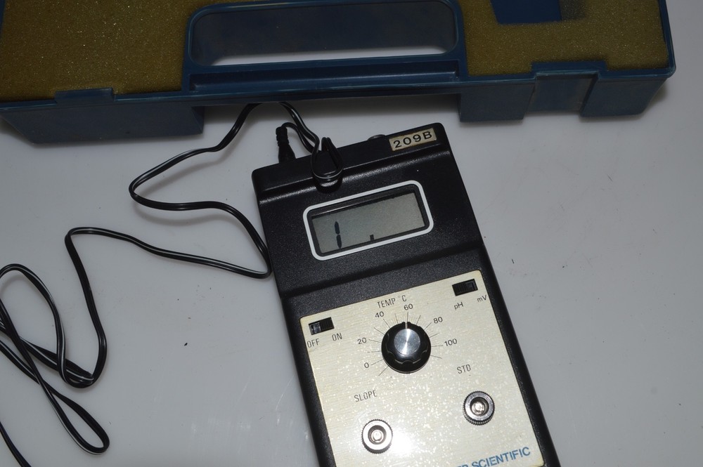 *TC* BELLWETHER SCIENTIFIC ENTERPRISES PH METER MODEL 209B IN CASE (LTI10)