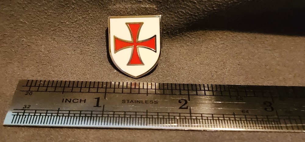 Knights Templar Crusader Red Cross White Shield Masonic Lapel Pin