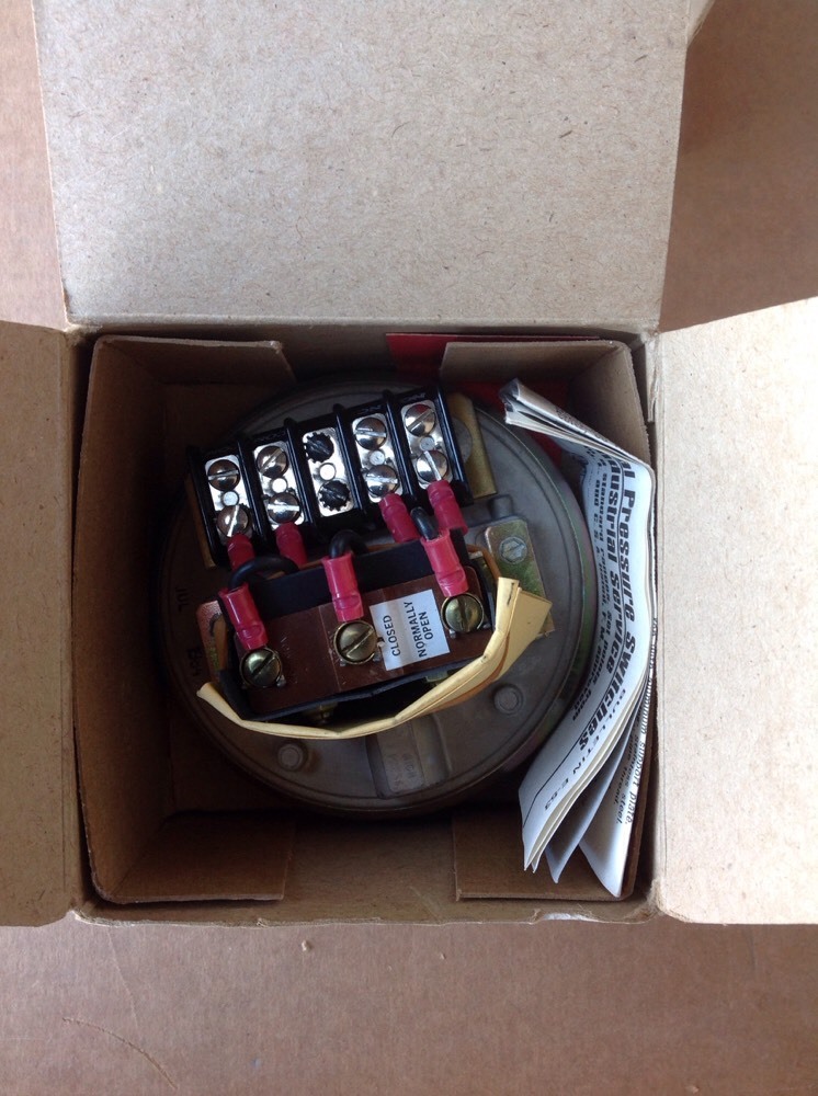 DWYER SERIES 1800 24-190035-10 PRESSURE SWITCH