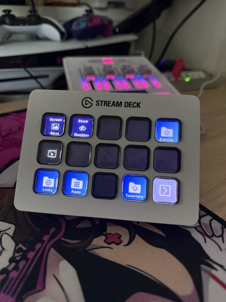 Elgato - Stream Deck MK.2 Full-size Wired USB Keypad with 15 Customizable