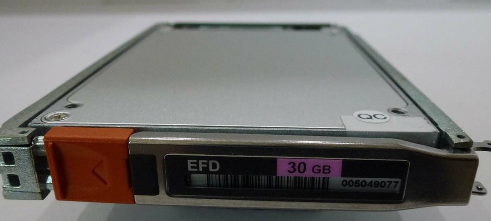 EMC 005049077 30GB SATA 2.5" SSD EFD Drive