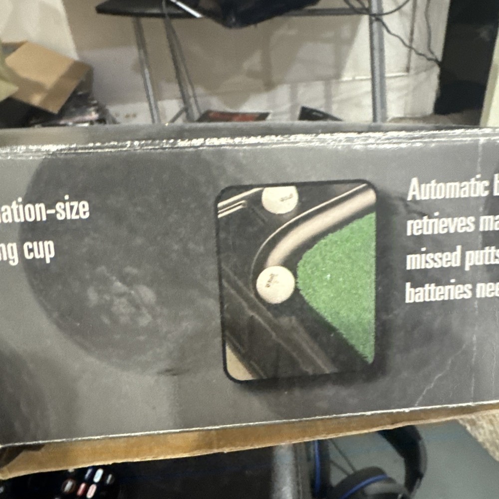 Wilson Auto-Putt practice 8FT putting mat with an automatic ball return feature