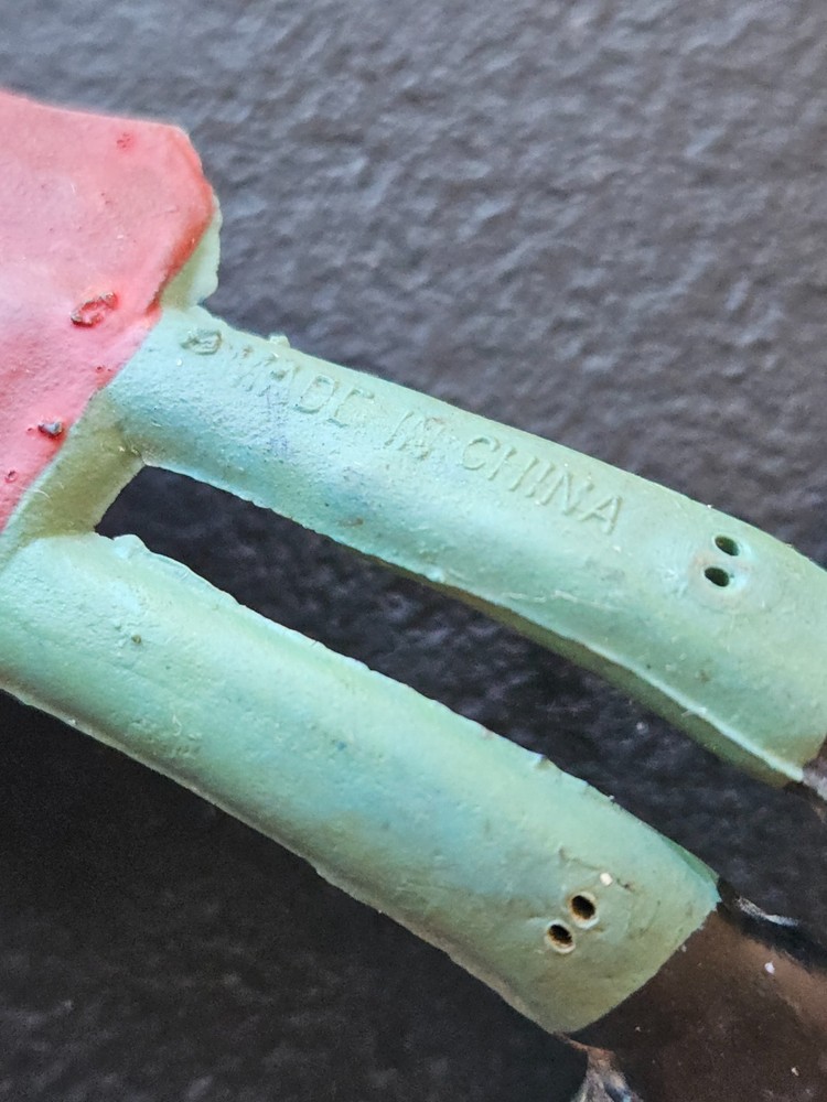 VAMPIRE / DRACULA GREEN / RED BENDABLE FIGURE.