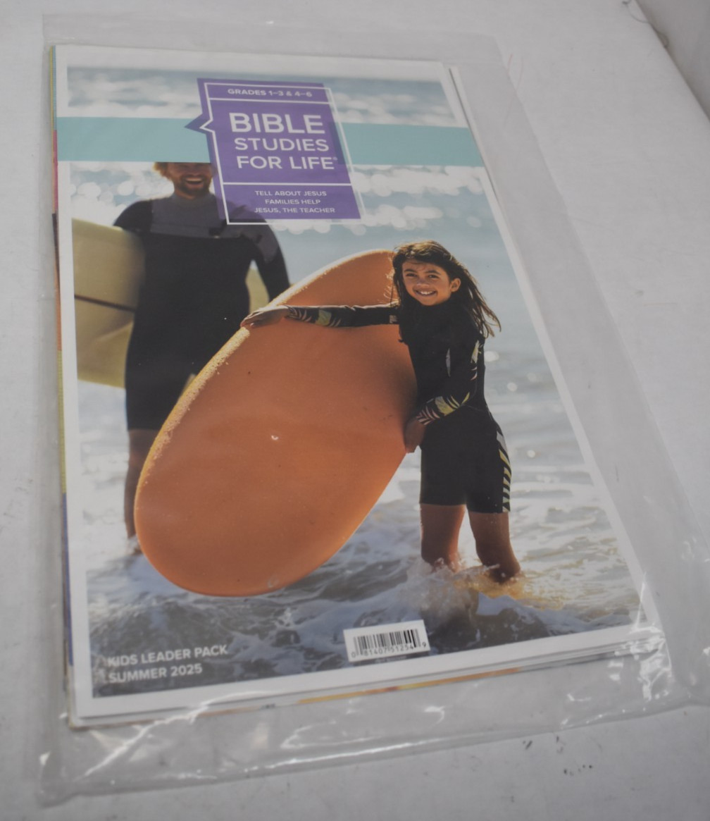 Bible Studies for Life Kids Grades 1-3 & 4-6 Leader Pack CSB/KJV Summer 2025