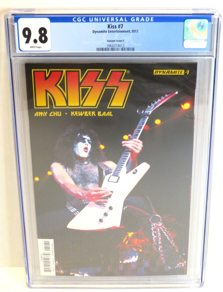 KISS COMIC BOOK DYNAMITE #7 PAUL STANLEY LIVE 1977 CGC SLABBED 9.8