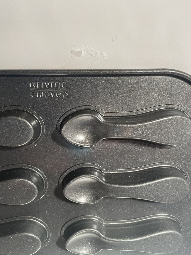 Bakeware Chicago Metallic Cookie Spoon Dunker Pan (new) - 14 Cookie Slots -fun!