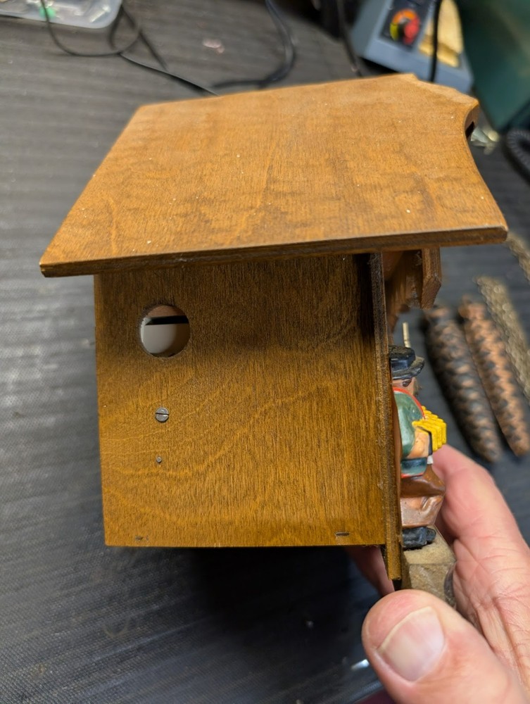D.Hönes Chalet Style Cuckoo Clock